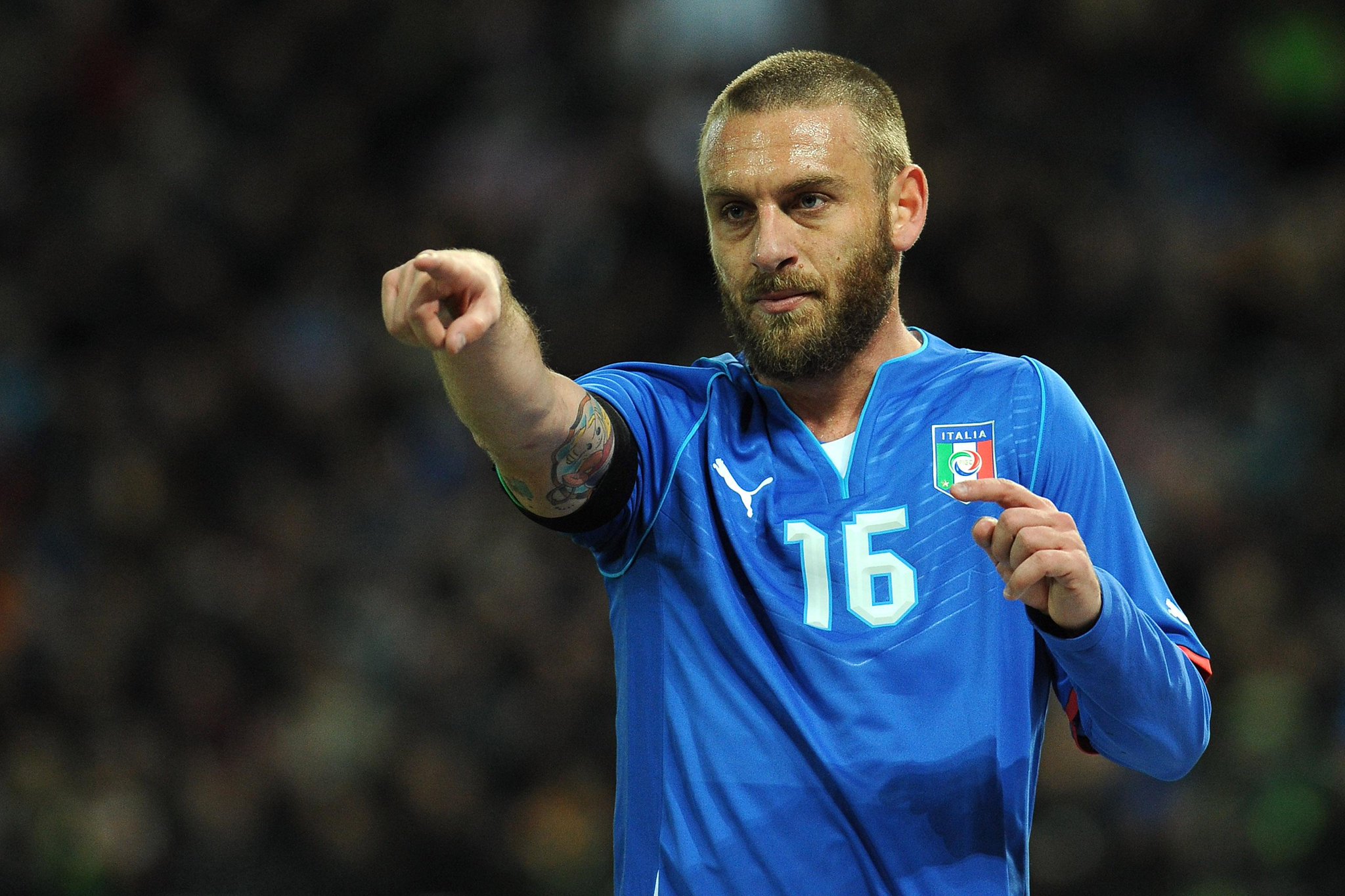 Happy birthday Daniele De Rossi! The Roma midfielder is the owner of one of football\s more bizarre tattoos... 