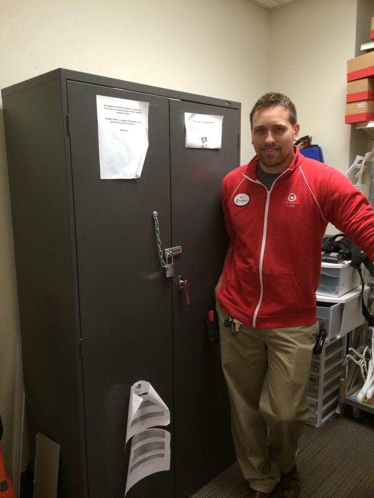KaylaSanson1's tweet photo. T-354 equipment control on lock!
#signedout #signedin @Erica_Johnson87 @Kristan27831397 http://t.co/kZIoXM3Pww
