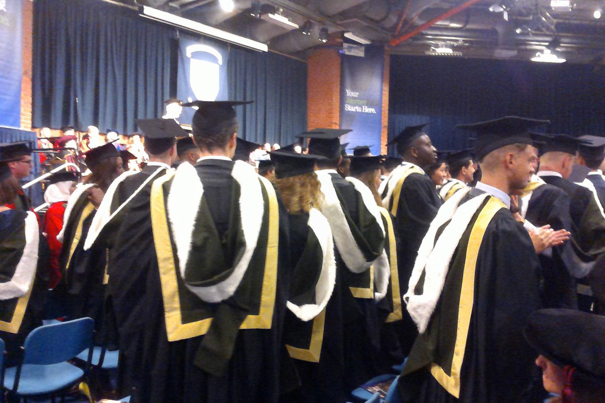 ShefGraduation's tweet image. congratulations to everyone who has graduated so far this week! #shefunigrad