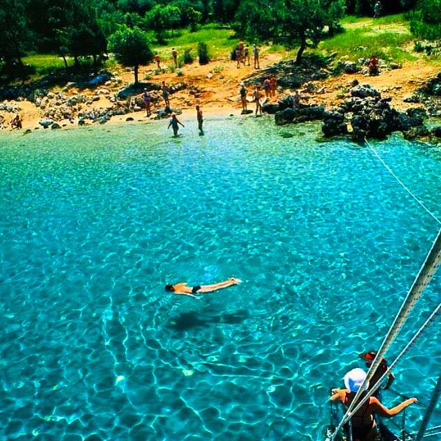 Mavisiyle yeşiliyle bizi büyüleyen denizlerde bugün. 😉👍❤️🌏 #gökova #muğla #türkiye #turlar #doğa #mavi #yeşil