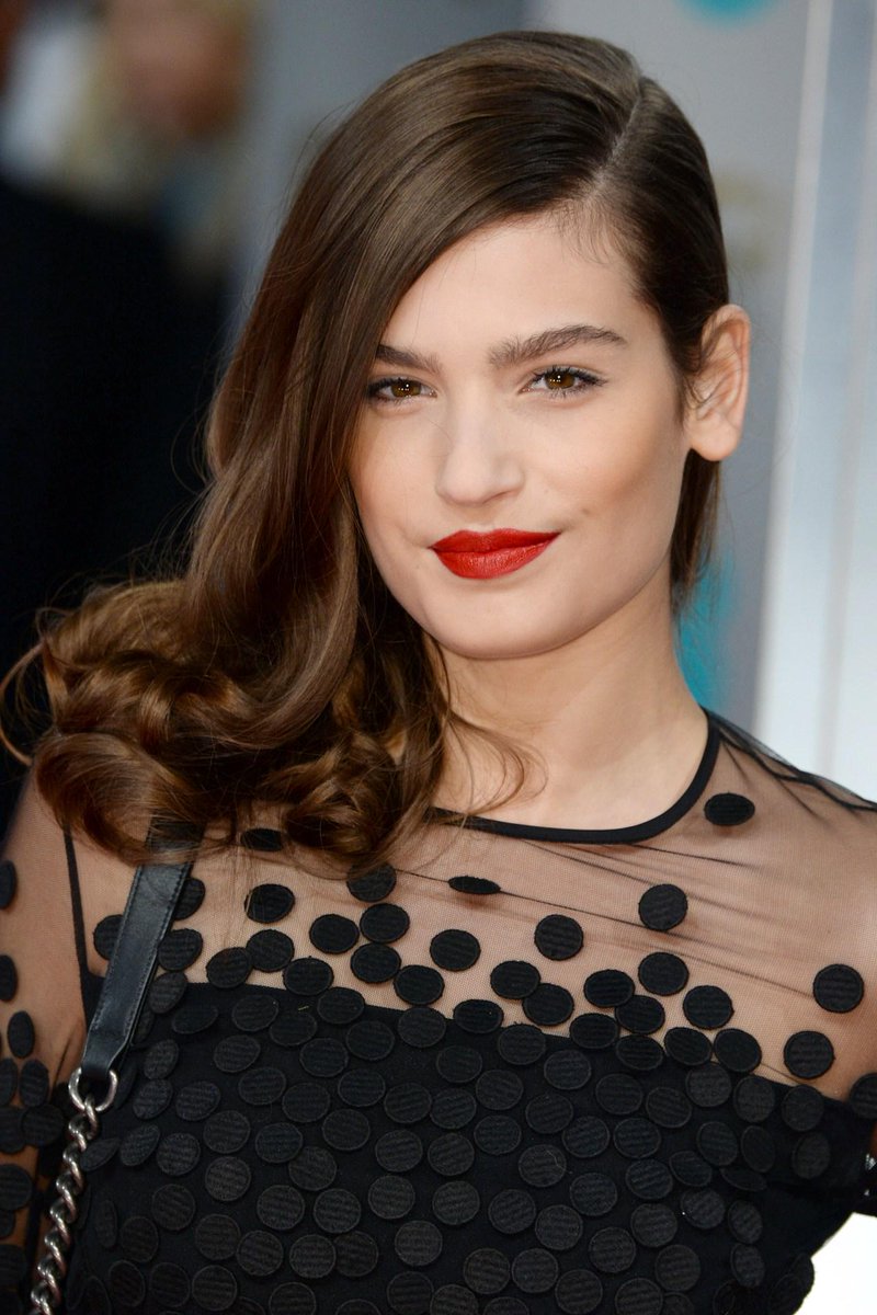 BritishVogue's tweet image. French girl beauty rules: vogue.uk/O1JlUZ