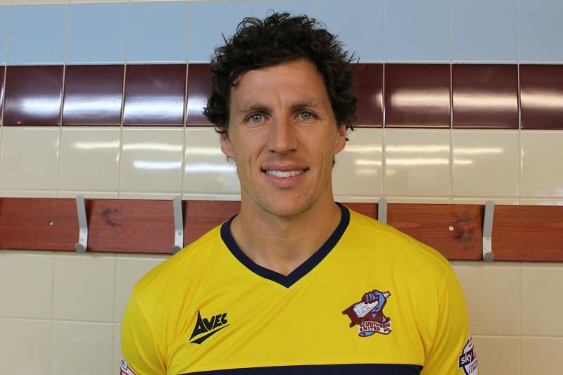 SUFCOfficial's tweet photo. The Iron have signed striker Darius Henderson on a one-year deal. #UTI http://t.co/Piwfwk2add