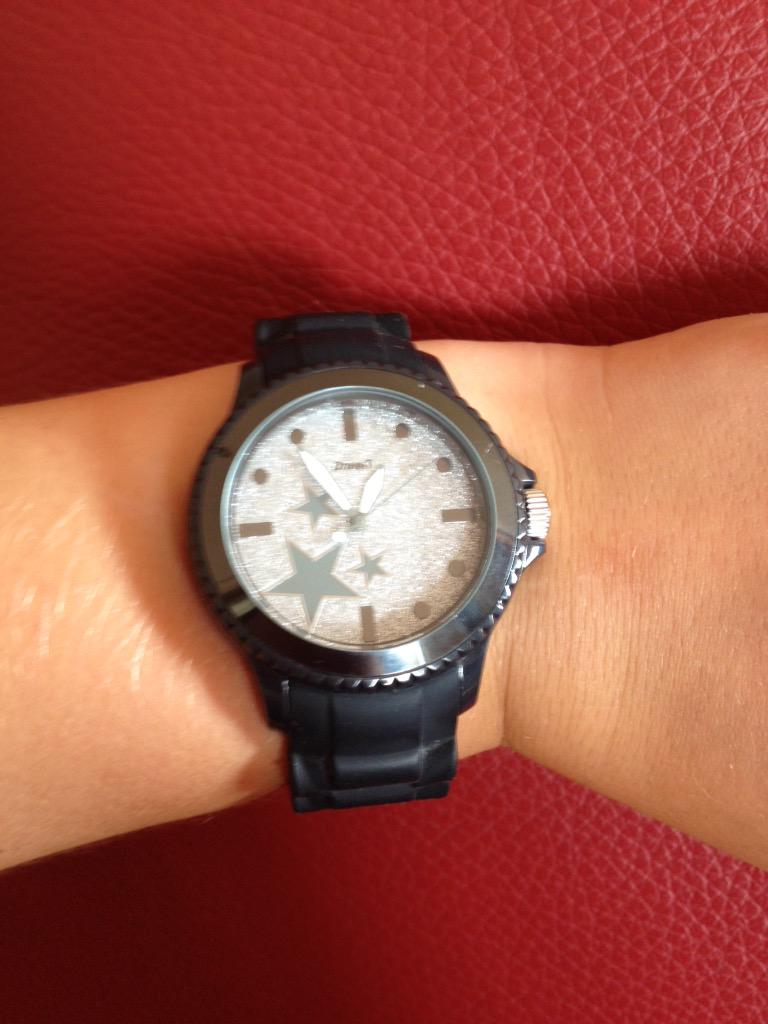 selina_122's tweet photo. Neue uhrrrrrrr i love it❤️❤️❤️❤️ http://t.co/3YZMXza33p