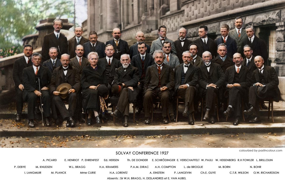 Foto coloreada del Congreso Solvay de 1927: Einstein, Curie, Schrödinger, Planck, Heisenberg, Bohr, Lorentz...