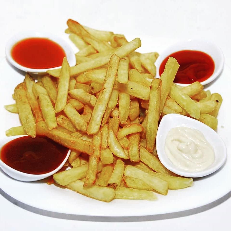 Imposible caer en la tentación ¿Verdad? Ven a cualquiera de nuestros establecimientos a probar nuestras 🍟 4salsas!!