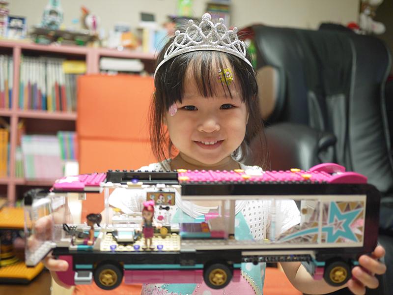 #레고프렌즈팝스타 #여아장난감추천
6살 딸램 홀릭하는 레고프렌즈 !
4살 둘째도 요즘 엄청 탐내네요 ^^빙글빙글 돌아가는 스테이지도 사달라는데 둘째 선물도 해줘야 겠어요 ^^