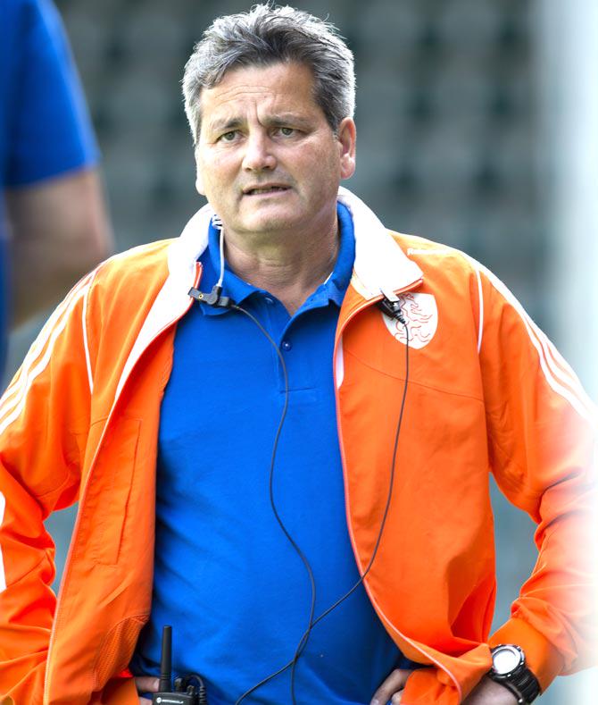 ddsportschannel's tweet image. #Hockey: @TheHockeyIndia committee recommends removal of coach #PaulVanAss