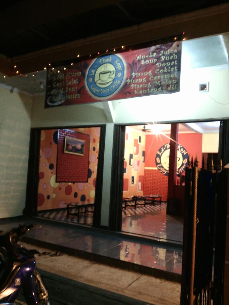 Mr_Enjoys89's tweet photo. This time a Coffee at Lé-Thék Kopi. http://t.co/HR8ERX47xb