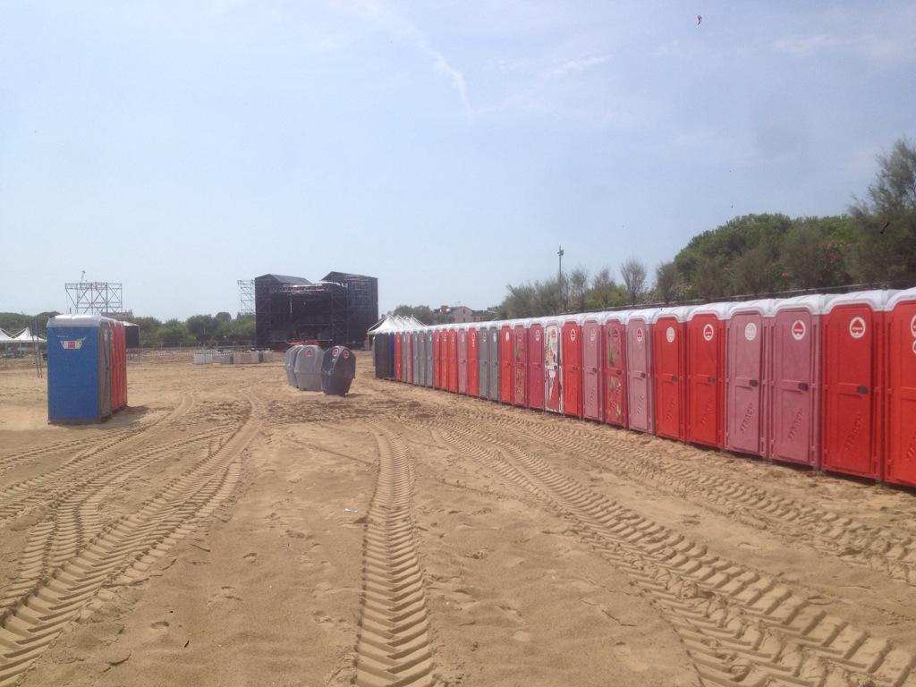 EcoserviziSnc's tweet image. #spiaggiadelfaro #jesolo #sebach