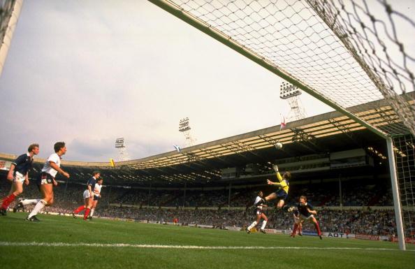 Happy 57th Birthday to Jim Leighton, who made 91 appearances for Scotland, second only to Kenny Dalglish. 