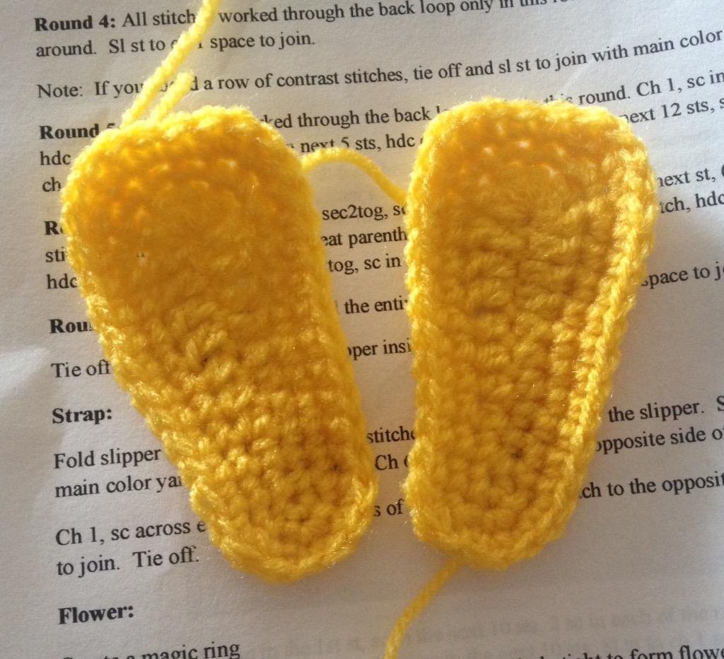 Woolipip's tweet photo. First time making baby booties today! #crochetboots #crochetshoes #babyboots #crochetaddict #etsyhandmade #etsy http://t.co/lIKHNHY1mG