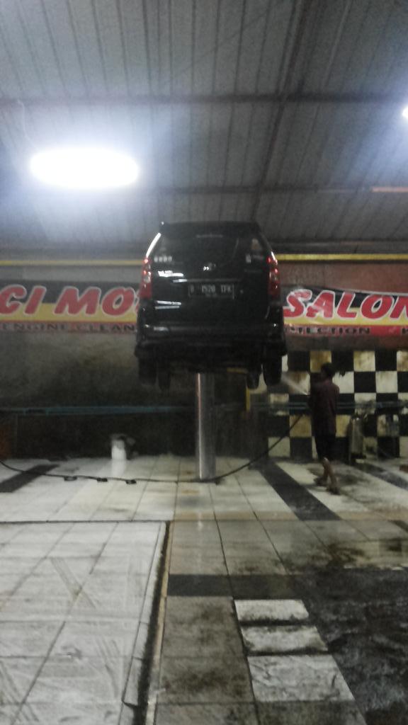 myeot's tweet photo. Bersih2 dlu setelah mudik
@DaihatsuInd @axicinfo #AXICnyaMudik http://t.co/zgXVQealf8