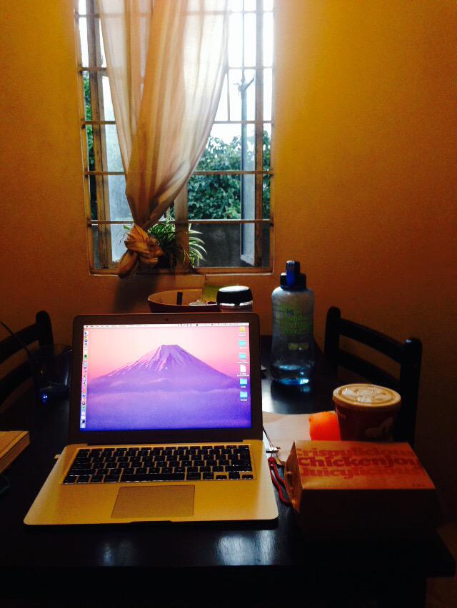 roncarandang's tweet photo. I need a proper office #remoteworkerproblems #workfromhome #homebased http://t.co/gJeuv8ZxyB