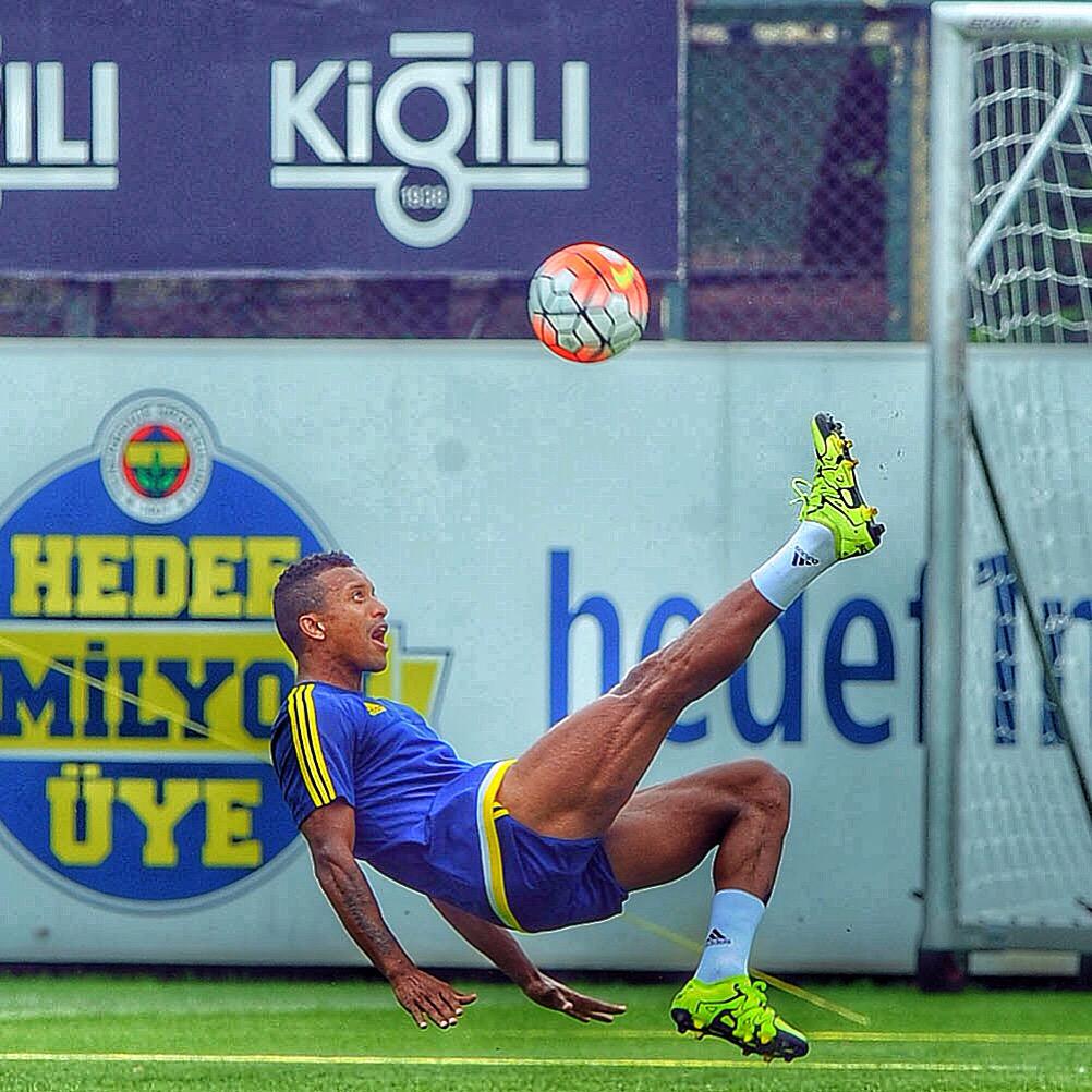 Fenerbahce's tweet photo. Luis Nani! #Fenerbahçe http://t.co/jzdYMX1EWG