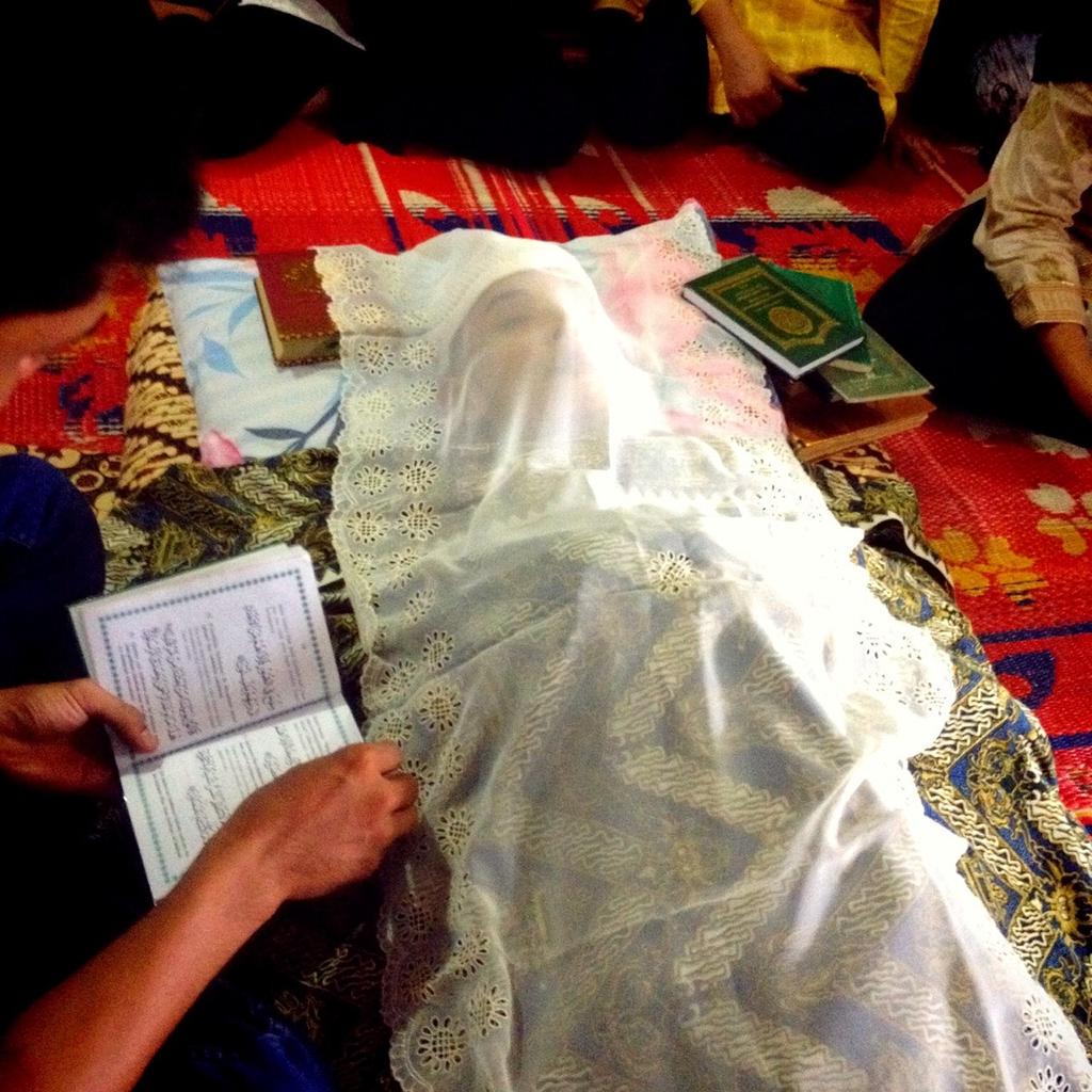 Trimksih smuanya ats doanya.. Smoga kk chandra dtrima dsisi allah.. Slmt jalan kk candra.. :'(