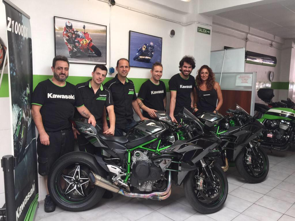 TCM_MOTOR's tweet photo. Esta tarde, tenemos en #TCM, la #H2R !! El domingo la podréis ver a todo gas en @Circuito_Jarama #madrid #motos http://t.co/IwXboOd7aJ