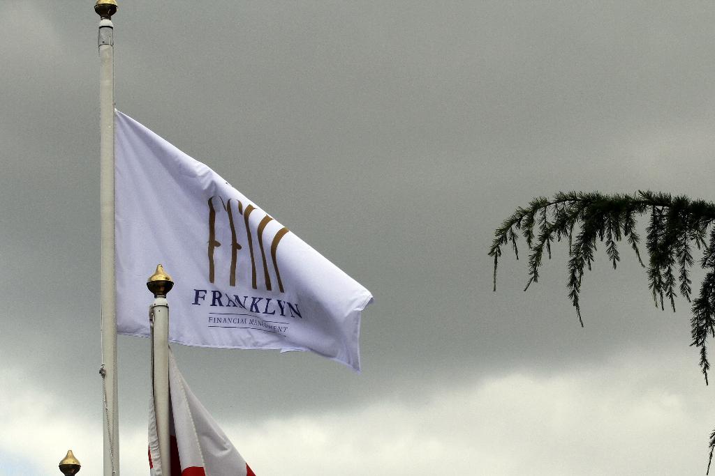 iprint_uk's tweet photo. Entertainment Today organises @FFMSummerSwing Corporate Golf Day @LifeatMere, great to see our print on the fairway http://t.co/Im0xMzJ7QY