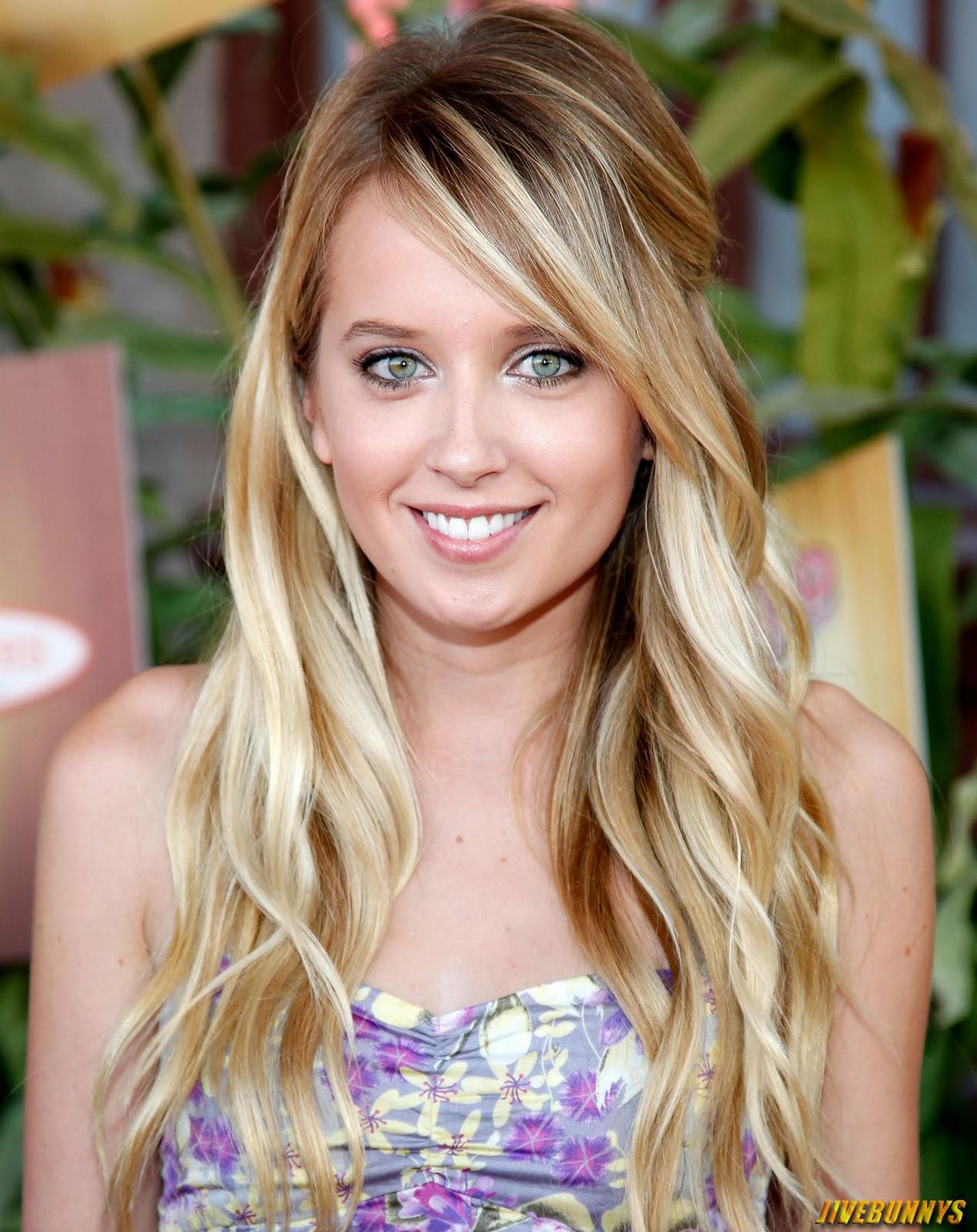 Happy 29th Birthday I hope that you will have a wonderful&the most fantastic birthday ever today Megan!!! 
