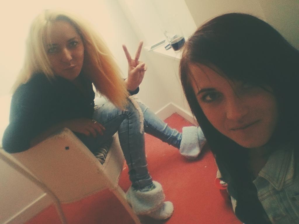 Laurachkaa's tweet image. 