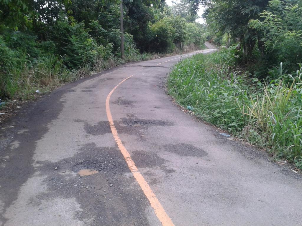 arielgg507's tweet photo. @LuisCasis20 señor casis  ya que por producto de esta calle en mal estado estan robando demaciado en horas nocturnas http://t.co/1vKaVSkiVQ