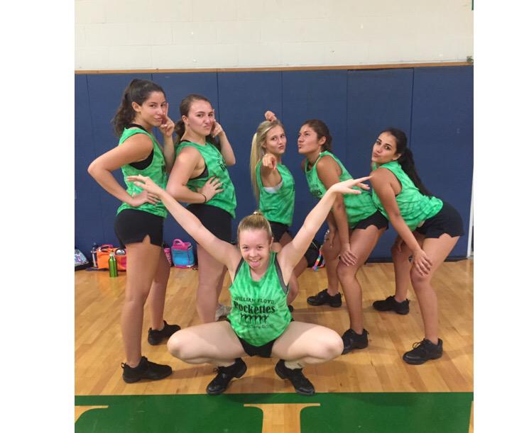 marissamazz2000's tweet photo. One year later... We're still at it👯💚 #wfvr http://t.co/Xi9IrzfQqy