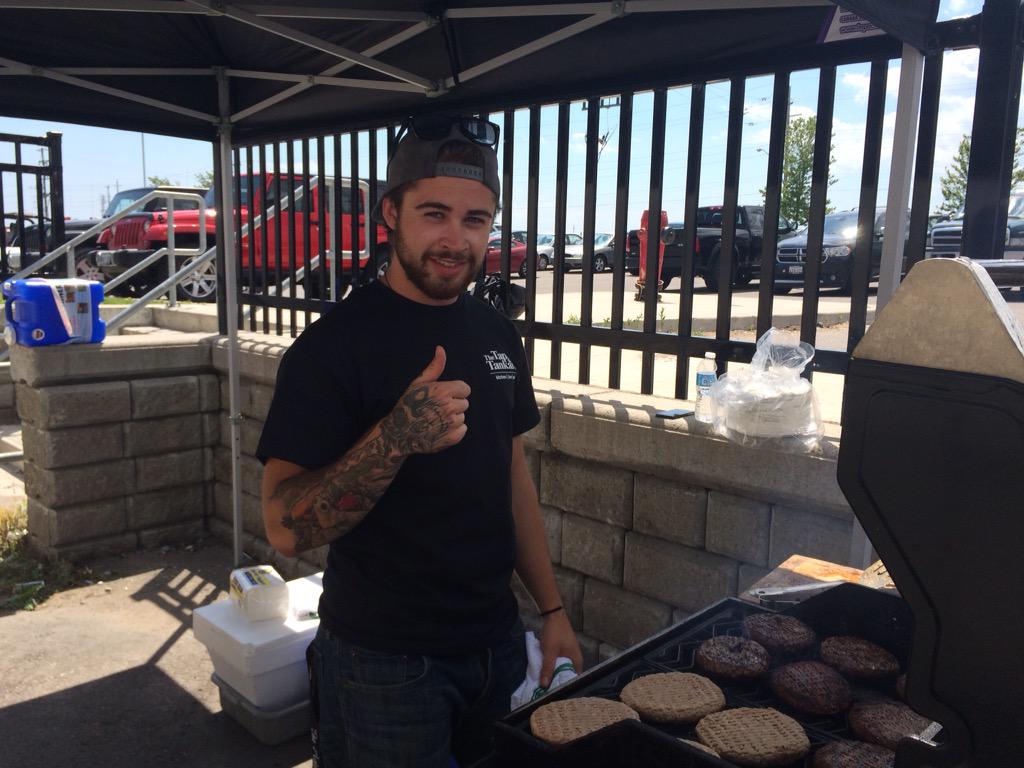 TeamETS's tweet photo. Big #CHEERS to @tapandtankard for fuelling the gang w/ some juicy #TapBurgers après #ETSCup #TheTap #WhatsOnTap http://t.co/76gKQ2efYz