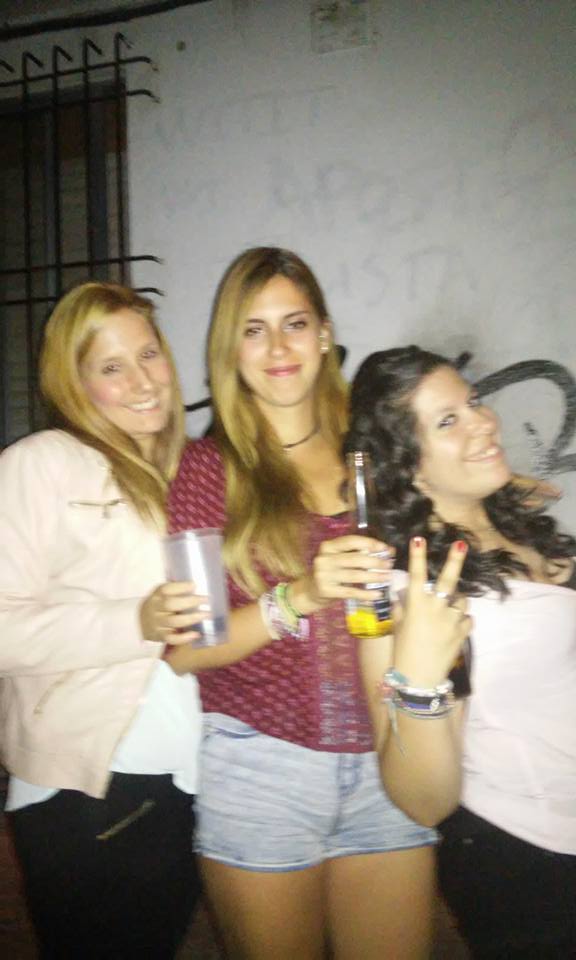 leticiavidal_94's tweet photo. hoy manda fresno #electrofresno al lado de ella las de siempre http://t.co/REKBiJ3h96