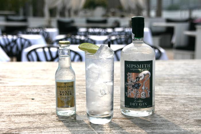 Weekend! Tijd voor drankjes en lekker eten. Met wie proost jij vandaag op het weekend?