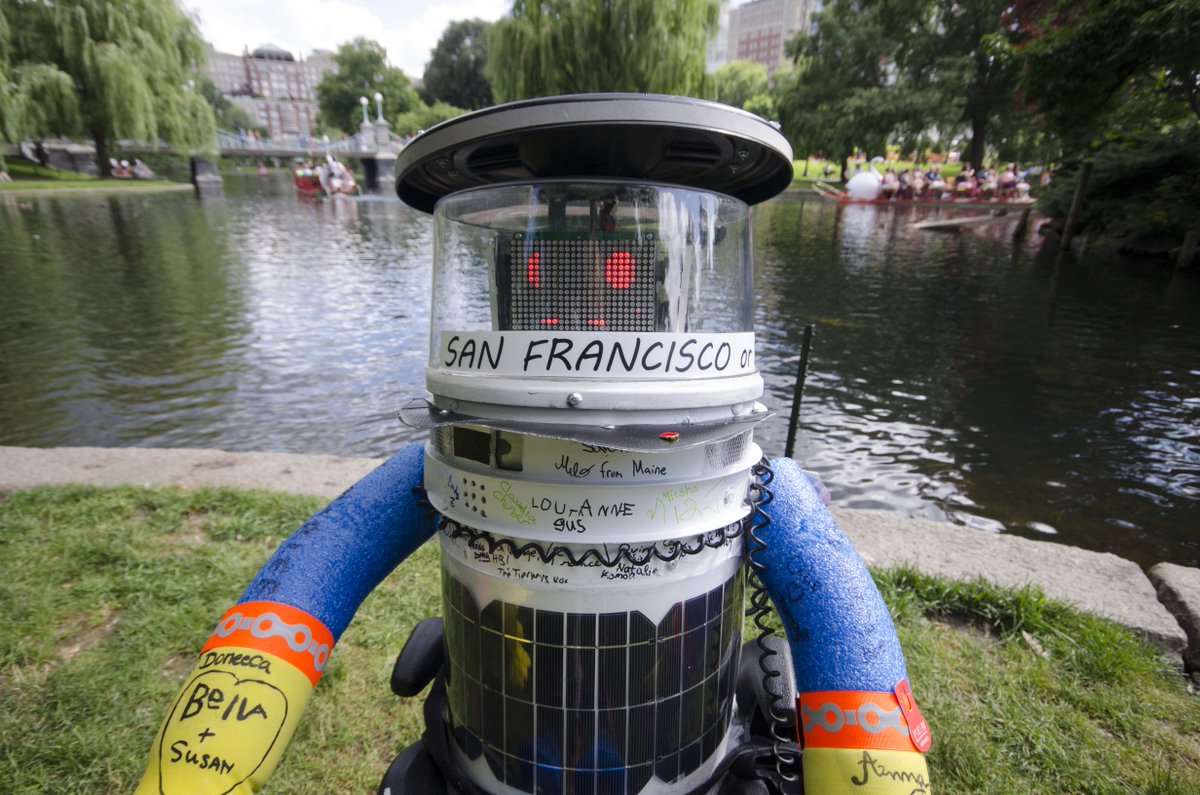 Adventures with <a href="/hitchBOT/">hitchBOT</a> yesterday: a quintessential Boston experience at the Public Garden &amp; Common. cc: <a href="/FOPG/">Friends of the Public Garden</a>