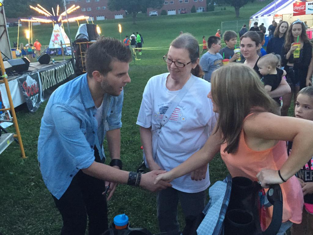 JustinFabusFans's tweet photo. So awesome to see someone who cares so much about their fans! DM us your favorite @JustinFabusBand fan photos today! http://t.co/BIecT08SRM