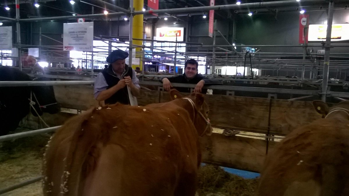 Juampi estud agron, colab en #ExpoRural2015 y trabaja en ateneos. En #HerefordyLimousin tenemos mucho para contarte!