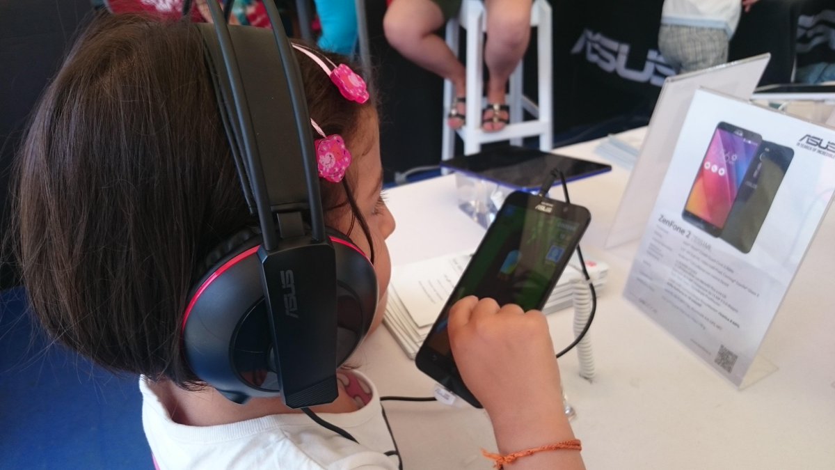 ASUSItalia's tweet photo. Anche il campione @stermy nell'ASUS Lab a #Giffoni2015 #ASUSexperience http://t.co/RCaNgBzNmt