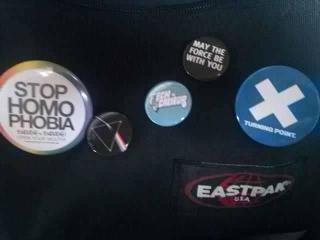 hailsxxEST's tweet photo. ich mag meinen rucksack #starwars #techscalibur #pinkfloyd #musikmesse #enoughisenough #pride2015 http://t.co/lPPL8OqUqi
