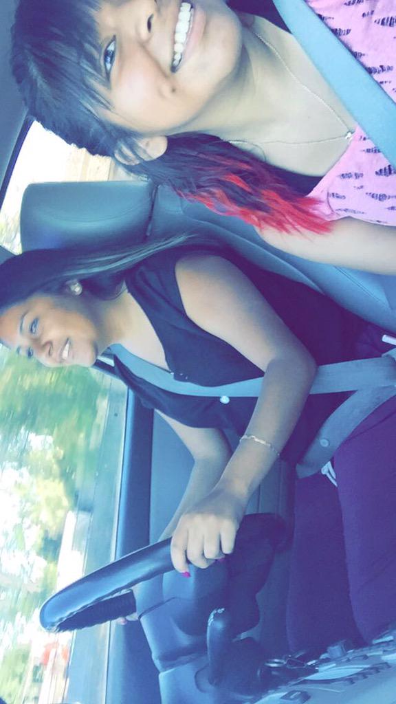 yasmenortiz's tweet photo. When bestie letting me drive💘 #lookinghigh http://t.co/47LvMT8ThT