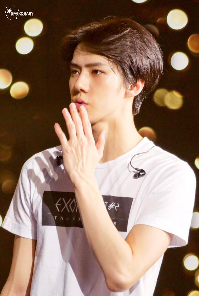 deersehunn's tweet photo. 现在你们是我长大后可以很骄傲的说“这是我从小就喜欢的人”的人 🍃✨💓 http://t.co/OvTvny0nPc