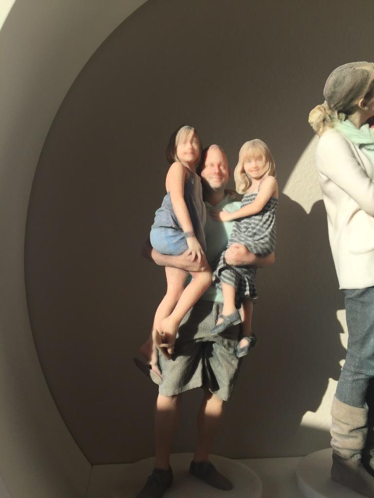 Enjoy your Friday with your family! #familyfriday #photosculpt3D