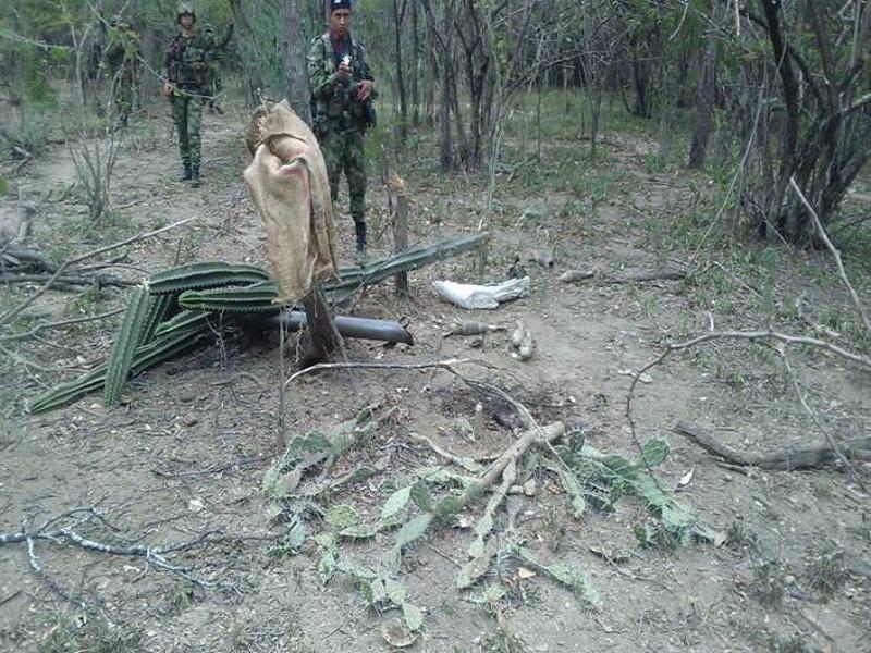 COL_EJERCITO's tweet photo. #NuestrasTropas colocaron al descubierto deposito ilegal de armas del frente 59 de las #Farc
http://t.co/q010CsVwD2 http://t.co/UwXmp17hhO