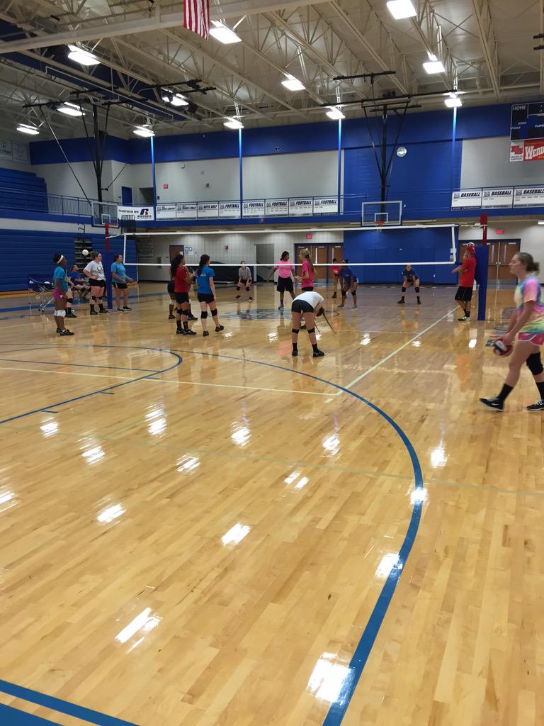 tim_schlosser's tweet photo. Volleyball working hard this morning!!! #1FS http://t.co/WlEAmHbyJL