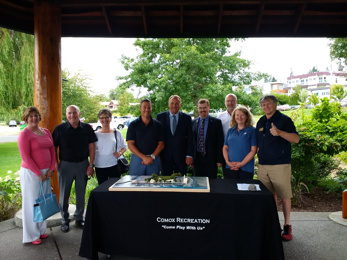 JohnDuncanMP's tweet photo. Announcing $560,134 to construct the Comox Marina Centre Meeting Place on behalf of @MichelleRempel. http://t.co/yTOs3woX0J