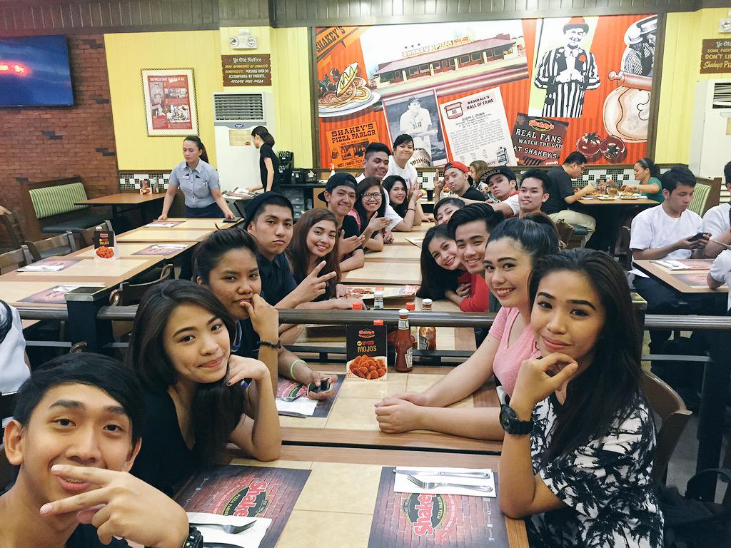 _LSBofficial's tweet photo. Welcome to the family 13th chronicle! #OneTeam #LetranStreetbeat #ThirteenYears #LSBMOVEMENT http://t.co/hzkrHv0KHF