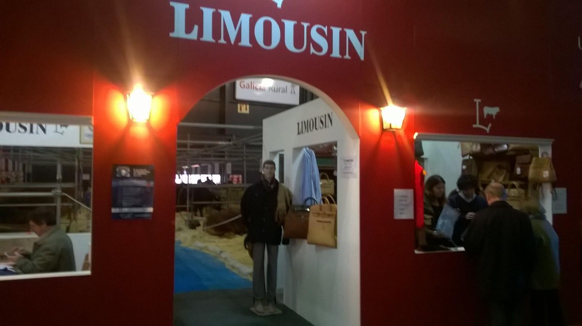 Anyu Luchessi ayuda a vender los productos de #ElRebenque.  En #HerefordyLimousin tenemos mucho p contar!