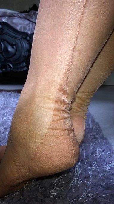 More #feet in #nylon phone pics as promised 💋 http://t.co/za87Fof9aY<a href="/tag/feet"class="tags">#feet</a><a href="/tag/nylon"class="tags">#nylon</a>