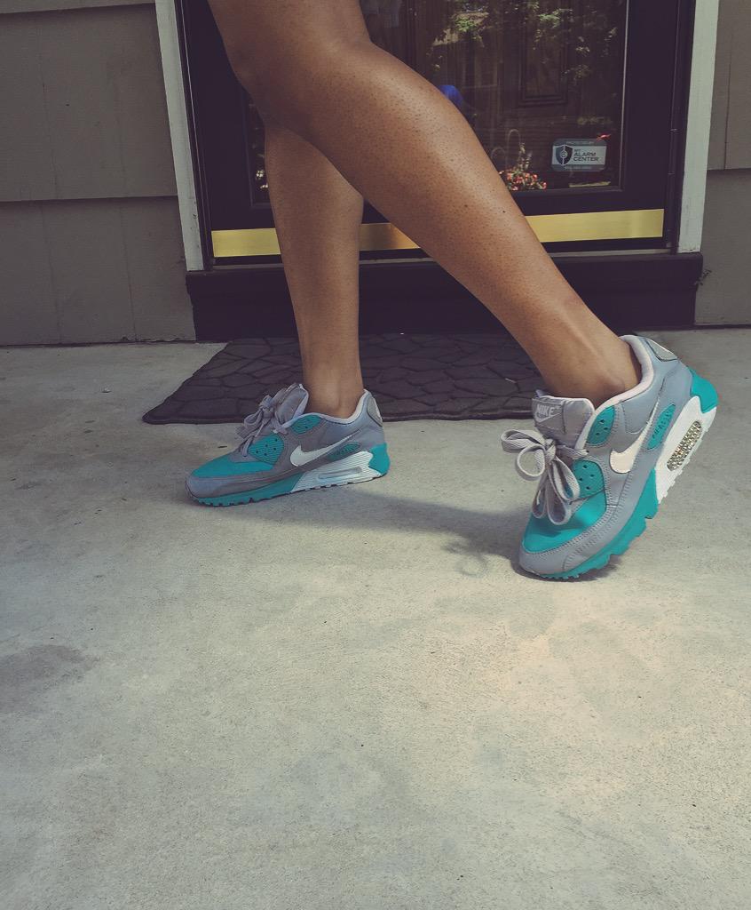 ASHworthbentley's tweet image. Running around #nike #custom #firstpair