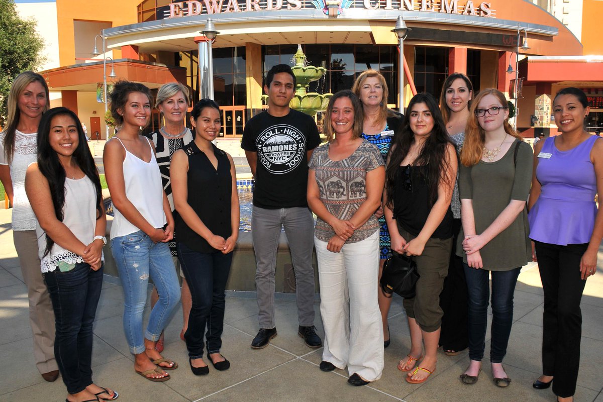 CSUSMTemecula's tweet photo. Congrats to our students in the Promenade Temecula Leadership Council! @TemeculaMall #CSUSMTemecula #MSJC http://t.co/z7GbItavxr
