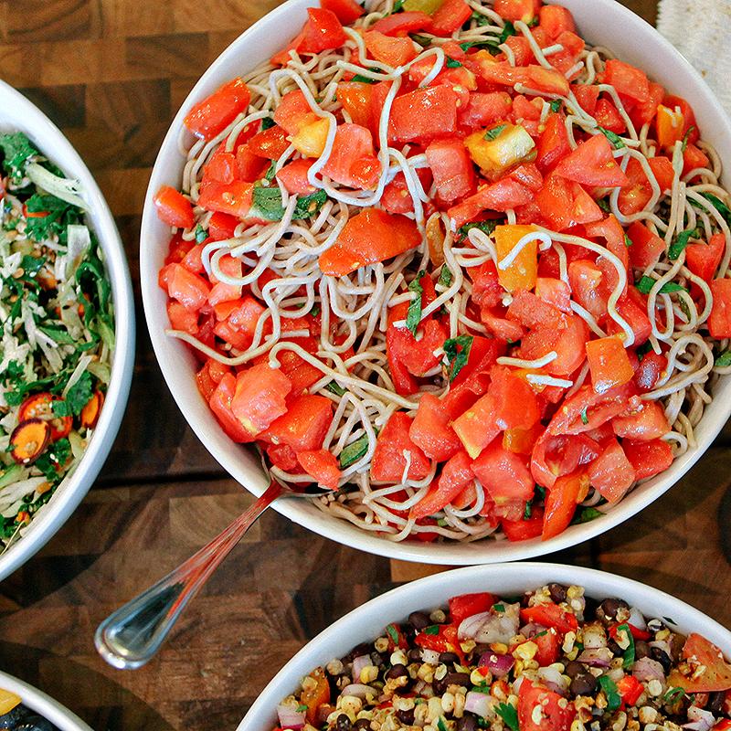 PublicGreens's tweet photo. Buckwheat soba noodles with heirloom tomatoes, basil, garlic oil and balsamic reduction #Vegan #GlutenFree #AhhSummer http://t.co/z2WkqFkwbN