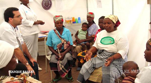 el_pais's tweet photo. La malaria puede convertirse en cosa del pasado http://t.co/vZSfnzm0rA Europa aprueba la primera vacuna http://t.co/P1tV504z4w