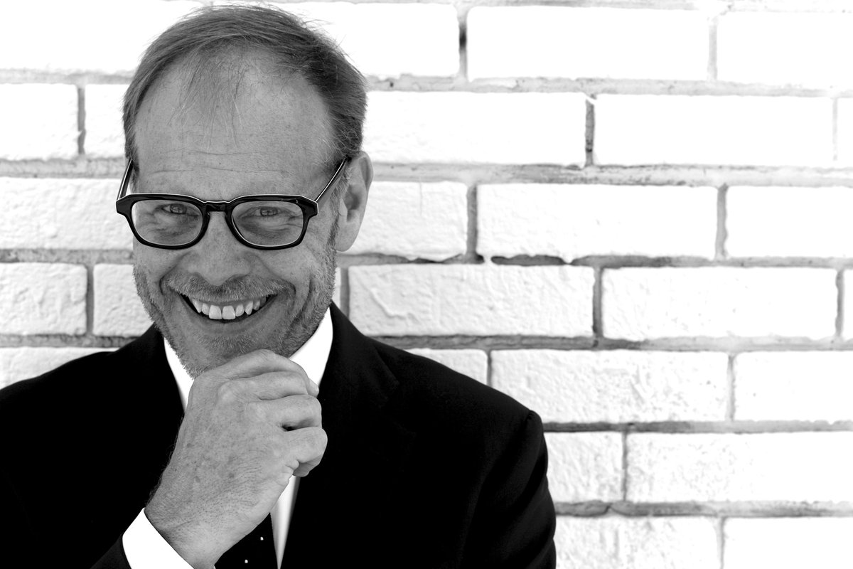 Honored to have <a href="/altonbrown/">Alton Brown</a> pick his favorite NYC restaurants for #FridayFives today: bit.ly/1ImdFbP