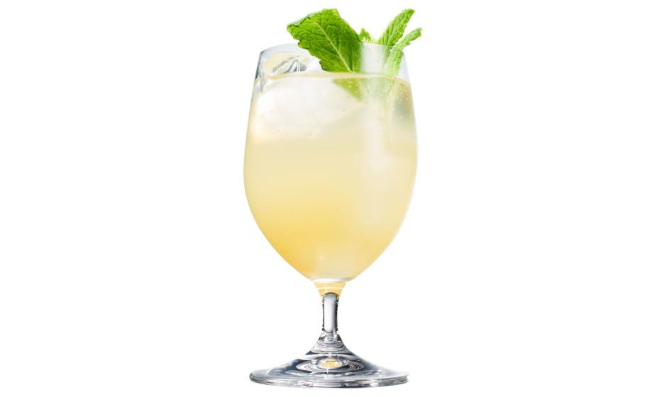 bonappetit's tweet photo. Happy hour can't come soon enough http://t.co/bZHam1g5X2 http://t.co/PQ2jR6wZ29