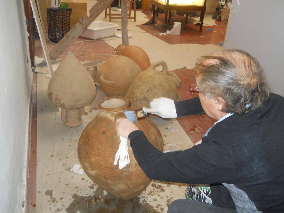 MuseoArcheoSA's tweet image. Operazione di pulizia delle anfore da trasporto etrusche i #dayofarch facebook.com/MuseoArcheolog…