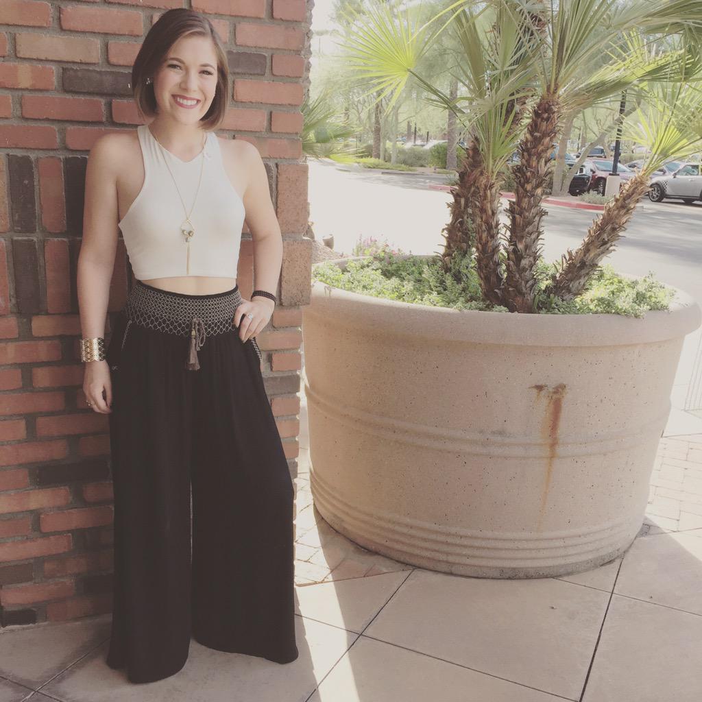 DivazGCC's tweet image. These new flowy pants are amazing! So cute with a crop top! #flowypants #croptop #welovethisrelaxedtrendystyle